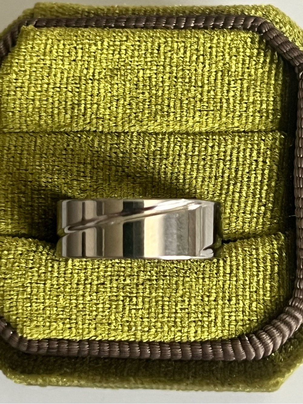 Classic/Sleek Silver Polished Finish w/ Unique Detailing 6mm Band Size 6.5
